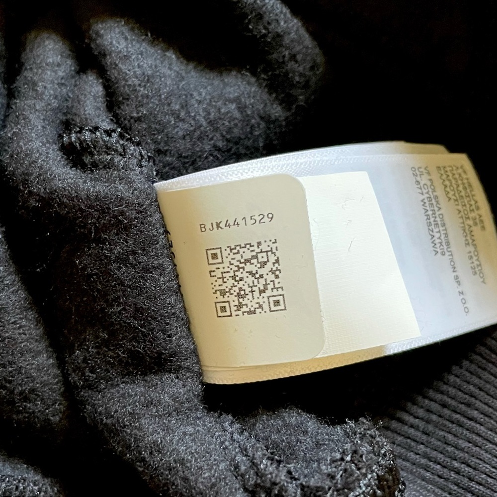 The North Face Women’s Edge To Edge Pullover Hoodie In Black - Picture 5 of 6